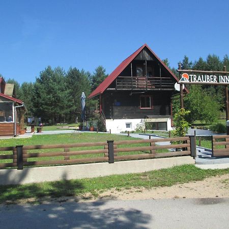 Apartments Family Trauber Korenica Zewnętrze zdjęcie