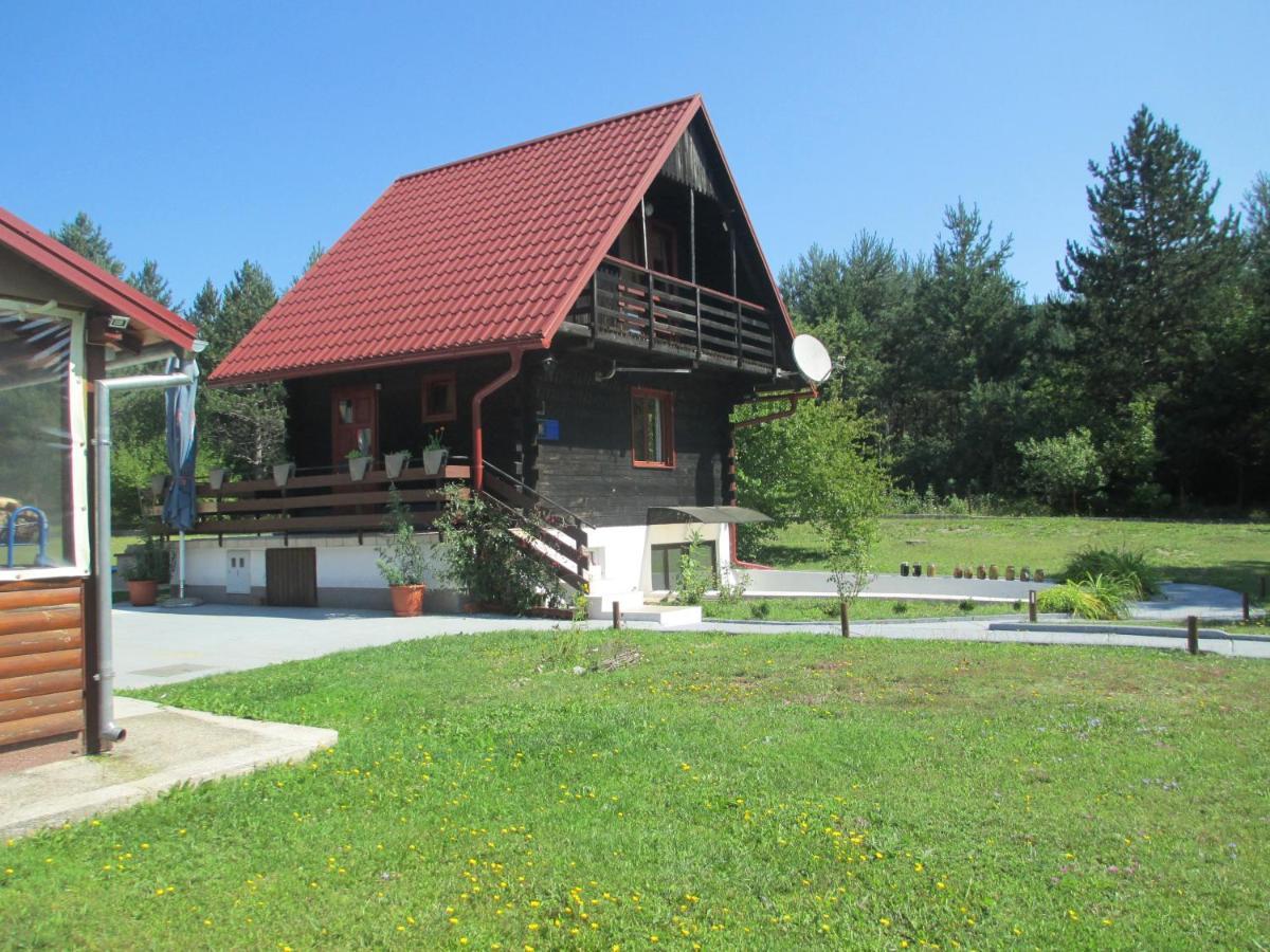 Apartments Family Trauber Korenica Zewnętrze zdjęcie